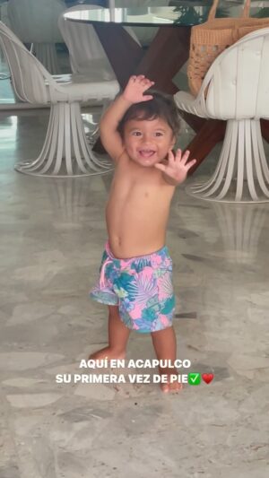 Adal Ramones Instagram - Mi niño! “El Bola”. 

Este día se puso de pie! Que alegría para los que vimos este suceso familiar en vivo! 

- “Un pequeño paso para el hombre, un gran salto para la humanidad”. (Quedó exacto) 
- Neil Armstrong 

Mi amado Cayetano! 

Love ♥️