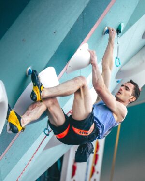 Adam Ondra Instagram - Great 3rd place after the @paris2024 semifinals 🇲🇫 👊 Starting from scratch again on Friday✌️Feeling great, now let’s get some rest ☝️

Check out the results 👉 the link is in BIO. 

CZ: 

Skvělé 3. místo po 🇲🇫 olympijském semifinále 👊 V pátek začínám zase od nuly✌️Cítím se skvěle, teď se jde odpočívat✌️

Podívejte se na výsledky 👉 odkaz je v BIO profilu.

Great 📸 photos by @pet.phot 

#Olympics #Paris2024 #olympijskytym #climbing
@olympijskytym @horosvaz.cz @olympcsmv @olympics