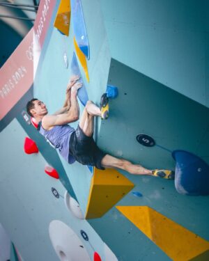 Adam Ondra Instagram - Interim 5th place after the boulder semis here in Paris 🇲🇫 👊  Thank you all for your tremendous support 🌎 See you on Wednesday✌️

Check out the interim results, the link is in BIO.

CZ: 

Průběžné 5. místo po semifinále boulderingu mužů 🇲🇫 👊 Děkuji za vaši obrovskou podporu 🌎 Vidíme se ve středu✌️

Odkaz na průběžné výsledky najdete v BIO profilu. 

Photos 📸 by @pet.phot 

#Olympics #Paris2024 #olympijskytym #climbing
@olympijskytym @horosvaz.cz @olympcsmv @ifsclimbing @olympics