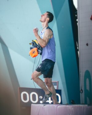 Adam Ondra Instagram - Interim 5th place after the boulder semis here in Paris 🇲🇫 👊  Thank you all for your tremendous support 🌎 See you on Wednesday✌️

Check out the interim results, the link is in BIO.

CZ: 

Průběžné 5. místo po semifinále boulderingu mužů 🇲🇫 👊 Děkuji za vaši obrovskou podporu 🌎 Vidíme se ve středu✌️

Odkaz na průběžné výsledky najdete v BIO profilu. 

Photos 📸 by @pet.phot 

#Olympics #Paris2024 #olympijskytym #climbing
@olympijskytym @horosvaz.cz @olympcsmv @ifsclimbing @olympics