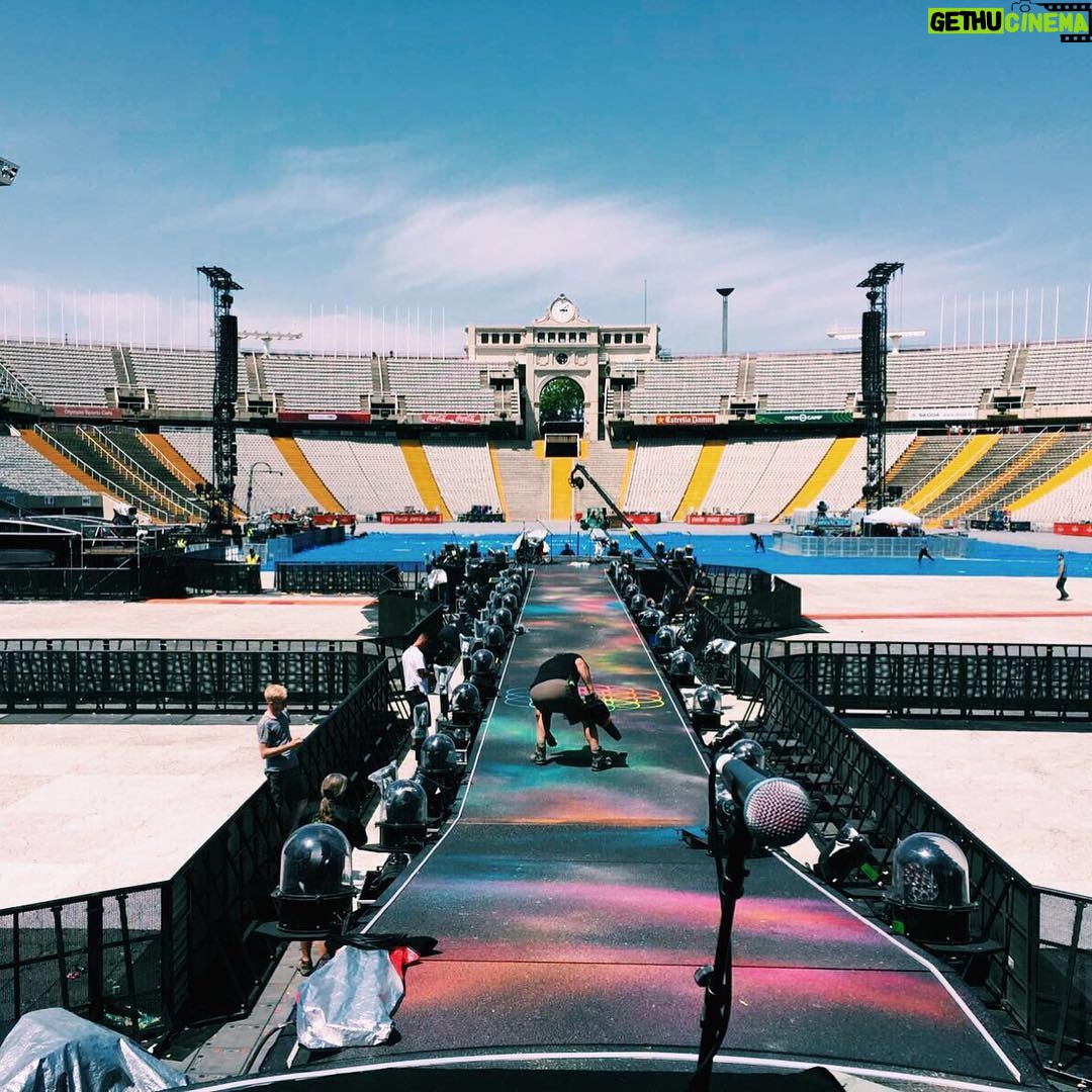 Adam Prendergast - 747 Likes - second day in Barcelona with @coldplay 🎉🎉🎉