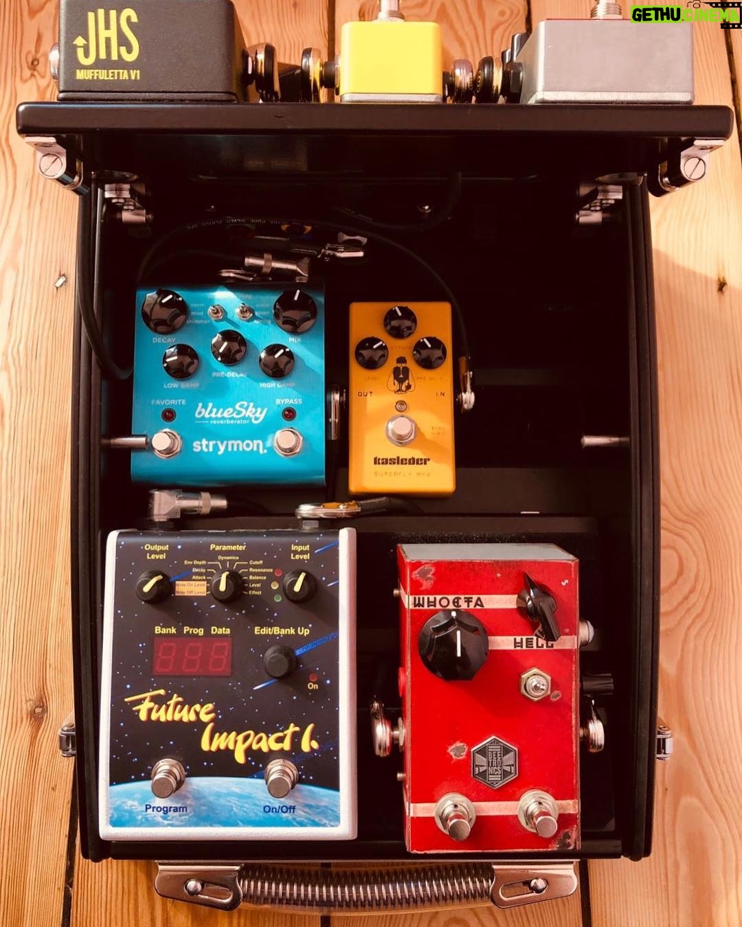 Adam Prendergast - 4.7K Likes - the dream continues...
@schmidt_array_pedalboards
@spencersnaps
@jhs
@kasledereffects
@awolpedals
@banananaeffects
@beetronics
@strymonengineering