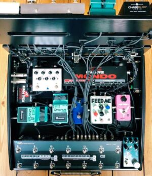 Adam Prendergast Instagram - I realise how boring this may be to some people but this is my new pedalboard of dreams and it’s too good not to share 💁🏻‍♀️ @schmidt_array_pedalboards 
@drscientistsounds 
@quiettheory 
@eventideaudio 
@rednoisepedals 
@beetronics 
@spencersnaps 
@chaseblissaudio 
@walrusaudioeffects 
@nrgeffects 
@boss_europe 
@fuzzrocious 
@wrenandcuff 
@jimdunlopusa 
@danielthegigrig 
@evidenceaudio 
@voodoolabofficial