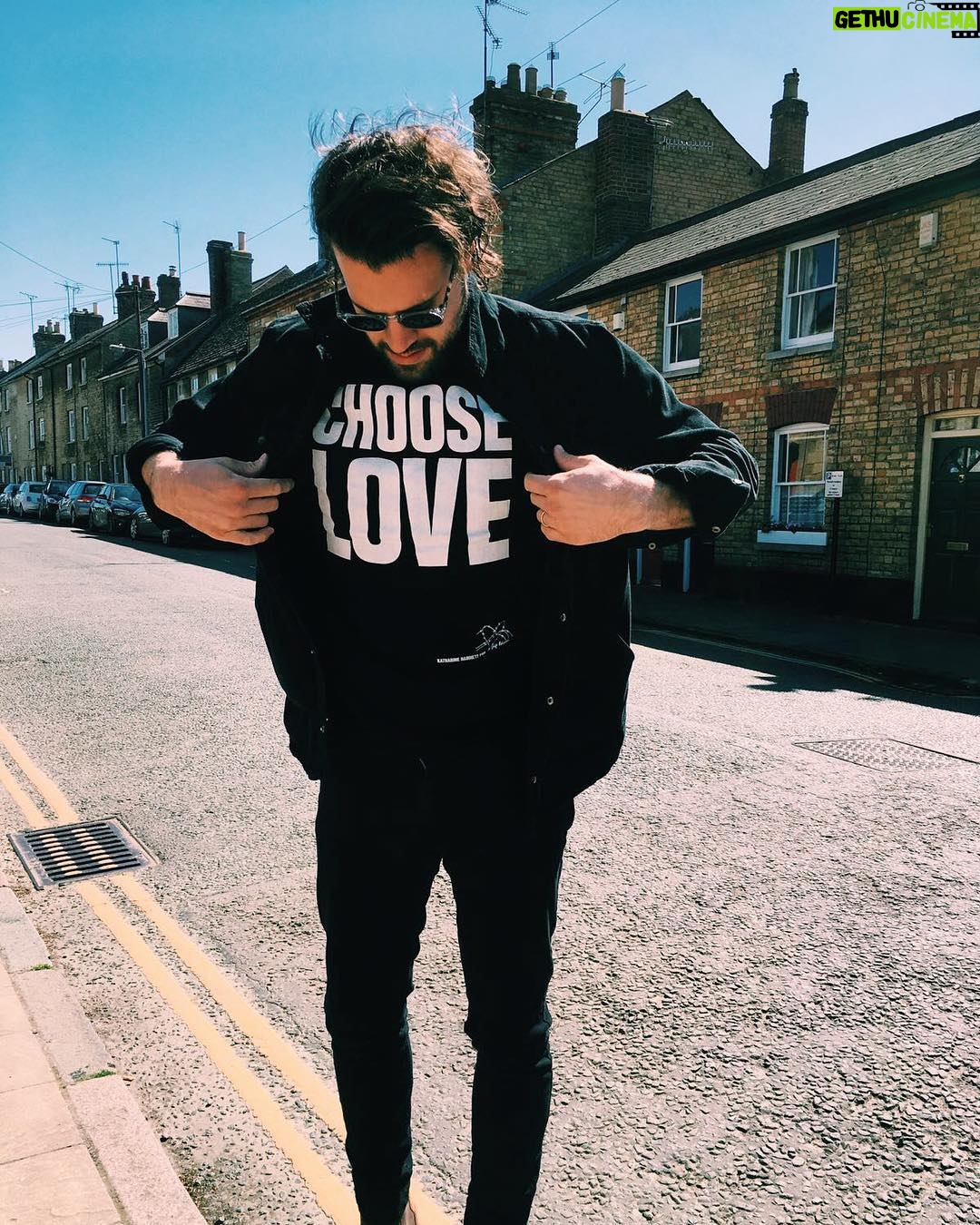 Adam Prendergast - 4.6K Likes - @helprefugeesuk #chooselove