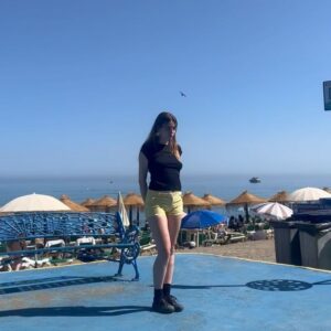 Adèle Castillon Instagram - 𝓕𝓲𝓷 𝓭𝓮𝓼 𝓿𝓪𝓬𝓪𝓷𝓬𝓮𝓼
(っ◔◡◔)っ

LA TOURNÉE REPREND !!! 

11.07 POUPET FESTIVAL
12.07 TERRES DU SON