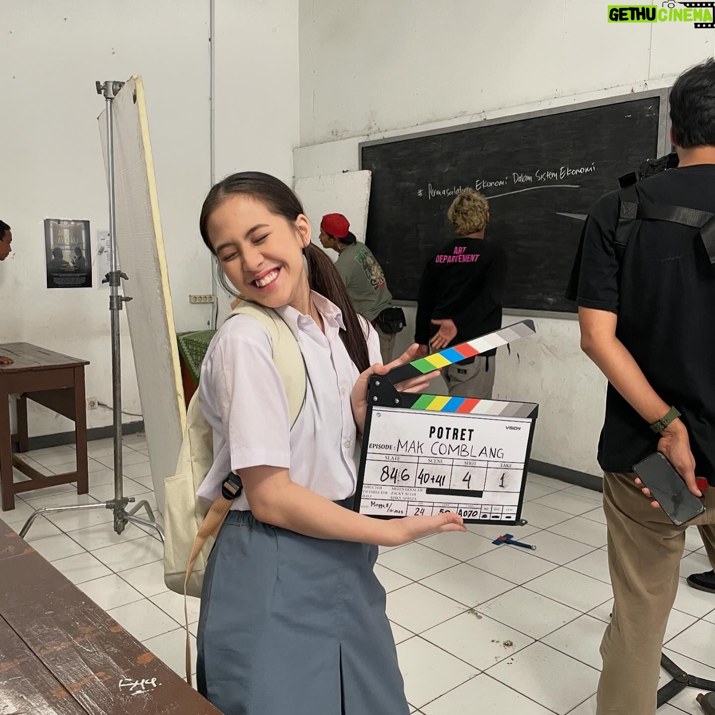 Adhisty Zara - 134.3K Likes - Udah liat kisahnya Nina, Aldo & Putri di eps 1 “Mak Comblang” dari series “POTRET: Just Wanna Say I Love U” di @visionplusid ? Gimana menurut kamyuuu?