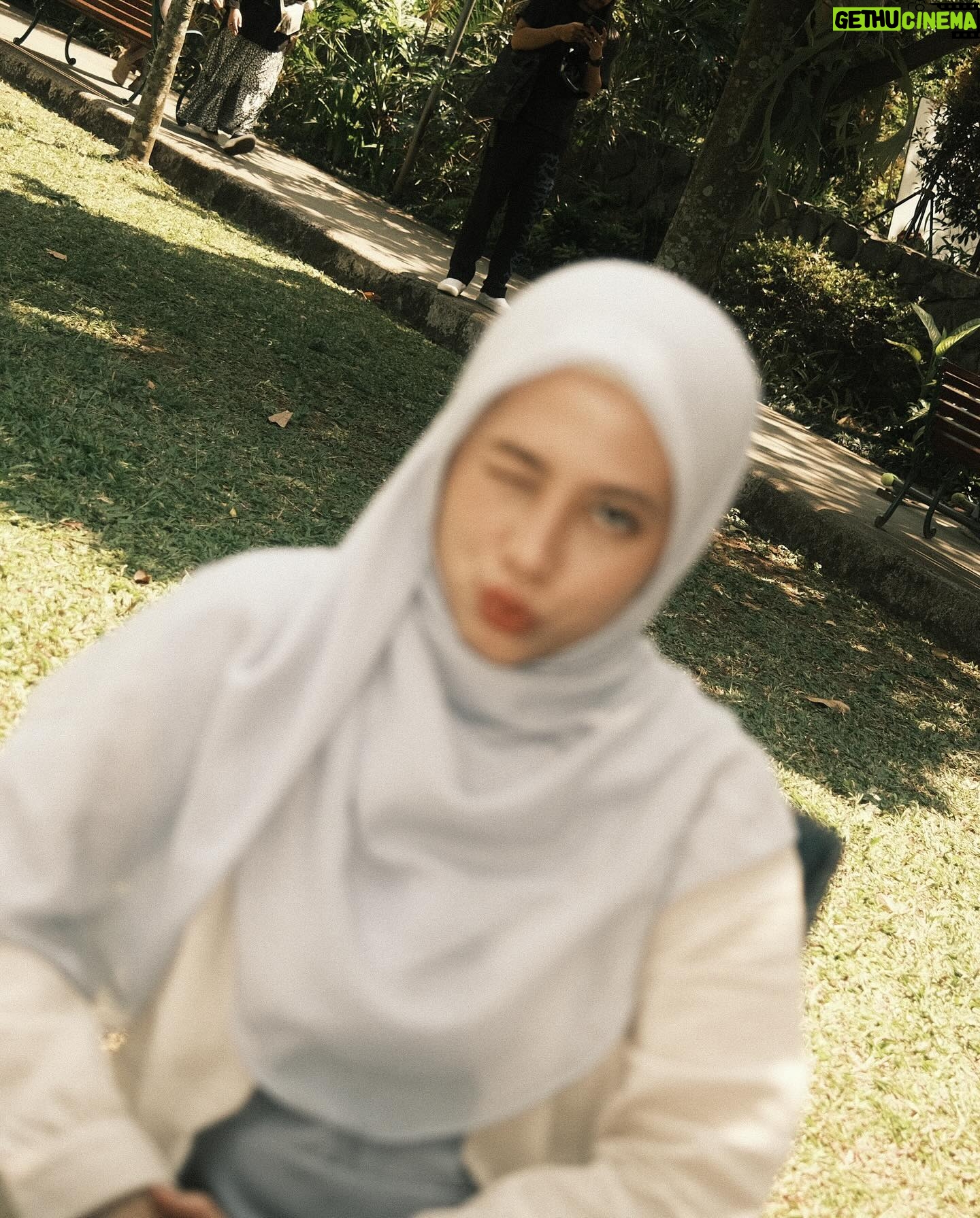 Adhisty Zara - 332.4K Likes - Zara tapi gak pake z alias “Ara” 😜
.
.
photo by @abunsungkar