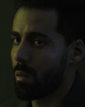 Adib Alkhalidey Instagram - J'avais très hâte de vous l'annoncer et il semblerait que le grand jour soit finalement arrivé... Ça fait plus d'un an que je travaille sur un projet musical que j'ai l'immense bonheur de partager avec vous aujourd'hui. Je n'en dis pas plus, je vous laisse le découvrir à votre manière, à votre rythme, en espérant qu'il résonne dans vos cœurs et vos oreilles. Je vous invite à suivre la page @abelkyd et à très bientôt!✌🏽

Merci au magnifique @neckikesraoui pour la photographie