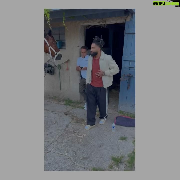 Adib Alkhalidey - 2K Likes - Aujourdāhui sortait en France sur @canalplus la mini-sĆ©rie Enterrement de vie de garƧon que jāai eu la chance de co-Ć©crire et co-rĆ©aliser. Je suis chanceux de travailler avec des artistes aussi drĆ“les et God-damn-good. Jāai rarement autant ri et appris. Vraiment une expĆ©rience magnifique.
Jāai fait quelques appels pour essayer de voir comment on pourrait rendre la sĆ©rie accessible au QuĆ©bec, mais⦠Ća va ĆŖtre un bon vieux VPN les amis !