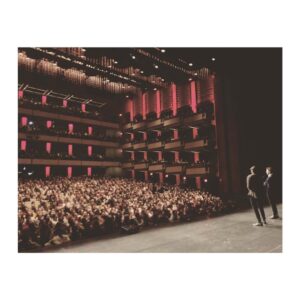 Adib Alkhalidey Instagram - Pour voir Mon ami Walid, écrivez à votre cinéma local, dites leur que leurs gens peuvent écrire à nos gens pour que plus de gens voient le film, d’ailleurs merci aux 2000 gens hier au magnifique @grandtheatreqc