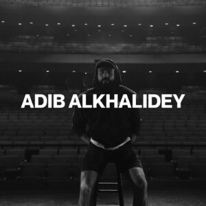 Adib Alkhalidey Instagram - Je tiens à remercier Henri et Niry de @hxnmedia . On avait discuté de faire une vidéo souvenir de mes 7 soirs au Théâtre Maisonneuve. On se connaissait peu, je n'avais aucune idée de ce que les gars allaient me proposer... Je ne pourrais pas être plus heureux de partager avec vous leur travail. Si vous avez du contenu à créer et que vous cherchez des gens d'exception avec qui travailler, vous savez qui je vous recommande 🤝