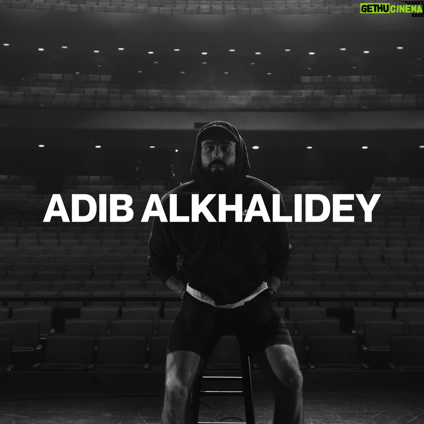 Adib Alkhalidey - 1K Likes - Je tiens Ć remercier Henri et Niry de @hxnmedia . On avait discutĆ© de faire une vidĆ©o souvenir de mes 7 soirs au Théâtre Maisonneuve. On se connaissait peu, je n'avais aucune idĆ©e de ce que les gars allaient me proposer... Je ne pourrais pas ĆŖtre plus heureux de partager avec vous leur travail. Si vous avez du contenu Ć crĆ©er et que vous cherchez des gens d'exception avec qui travailler, vous savez qui je vous recommande š¤