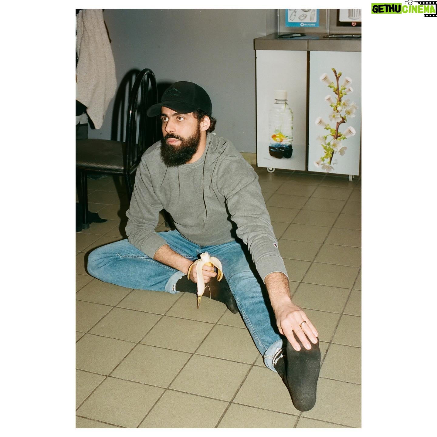 Adib Alkhalidey - 1.7K Likes - On vient de rajouter des dates au GĆ©su. Un gros merci Ć tous ceux et celles qui parlent en bien du spectacle : si on est sold-out chaque soir, cāest grĆ¢ce Ć votre soutien. Merci Ć @villedefilm pour la šø et vive le potassium