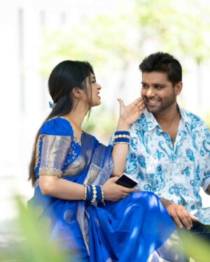 Aditi Prabhudeva Instagram - ಪ್ರೀತಿಯ ಯಶು, 
ಹುಟ್ಟು ಹಬ್ಬದ ಹಾರ್ದಿಕ ಶುಭಾಶಯಗಳು😘
ನೀವೊಬ್ಬ ನಿಷ್ಕಲ್ಮಶ ಮನಸ್ಸಿನ ವ್ಯಕ್ತಿತ್ವದವರು.. ಮೌನಕ್ಕೂ ಅರ್ಥವಿದೆ ಎಂದು ತಿಳಿಸಿಕೊಟ್ಟ ಪ್ರೀತಿಯ ಗೆಳೆಯ ನೀವು..
ನನ್ನ ಬದುಕಿನ ಶಕ್ತಿ ನೀವು..
ಆ ದೇವರು ಪ್ರಪಂಚದ ಎಲ್ಲಾ ಸುಖವನ್ನು ,ನೆಮ್ಮದಿಯನ್ನು ನಿಮಗೆ ನೀಡಲಿ ಕಂದ..
ಹಾಗೆಯೇ ನಾವಿಬ್ರೂ ಯಾವಾಗ್ಲೂ ಹೀಗೆ ಒಟ್ಟಿಗೆ , ಕಷ್ಟ ಸುಖಗಳಲ್ಲಿ ಒಂದಾಗಿ, ಜೊತೆಯಾಗಿ ಬೆಳೆದು ಸಾಧನೆ ,ನೆಮ್ಮದಿಯತ್ತ ಹೆಜ್ಜೆ ಹಾಕೋಣ.
ನಿಮಗೆ ನೆನಪಿದೆಯಾ ..ಕಳೆದ ವರ್ಷ ಇದೇ ದಿವಸ ನೀವು ತಂದೆಯಾಗುವ ಸುದ್ದಿಯನ್ನು ನೀಡಿದೆ. ಈ ವರ್ಷ ನಾವು ಇಬ್ಬರಲ್ಲ ಮೂವರು 👩‍❤️‍👨👉🏻👨‍👩‍👧 ಈ ವರ್ಷದ ನಿಮ್ಮ ಹುಟ್ಟುಹಬ್ಬಕ್ಕೆ ನಮ್ಮ ಮಗಳೇ ನಾನು ನಿಮಗೆ ನೀಡಿರುವ ಮುದ್ದಾದ ಉಡುಗೊರೆ.. ಏನಂತೀರಾ??🥰😍
Thanks for everything my love..
HAPPY BIRTHDAY 🎂💖✨️
@yashas.patla