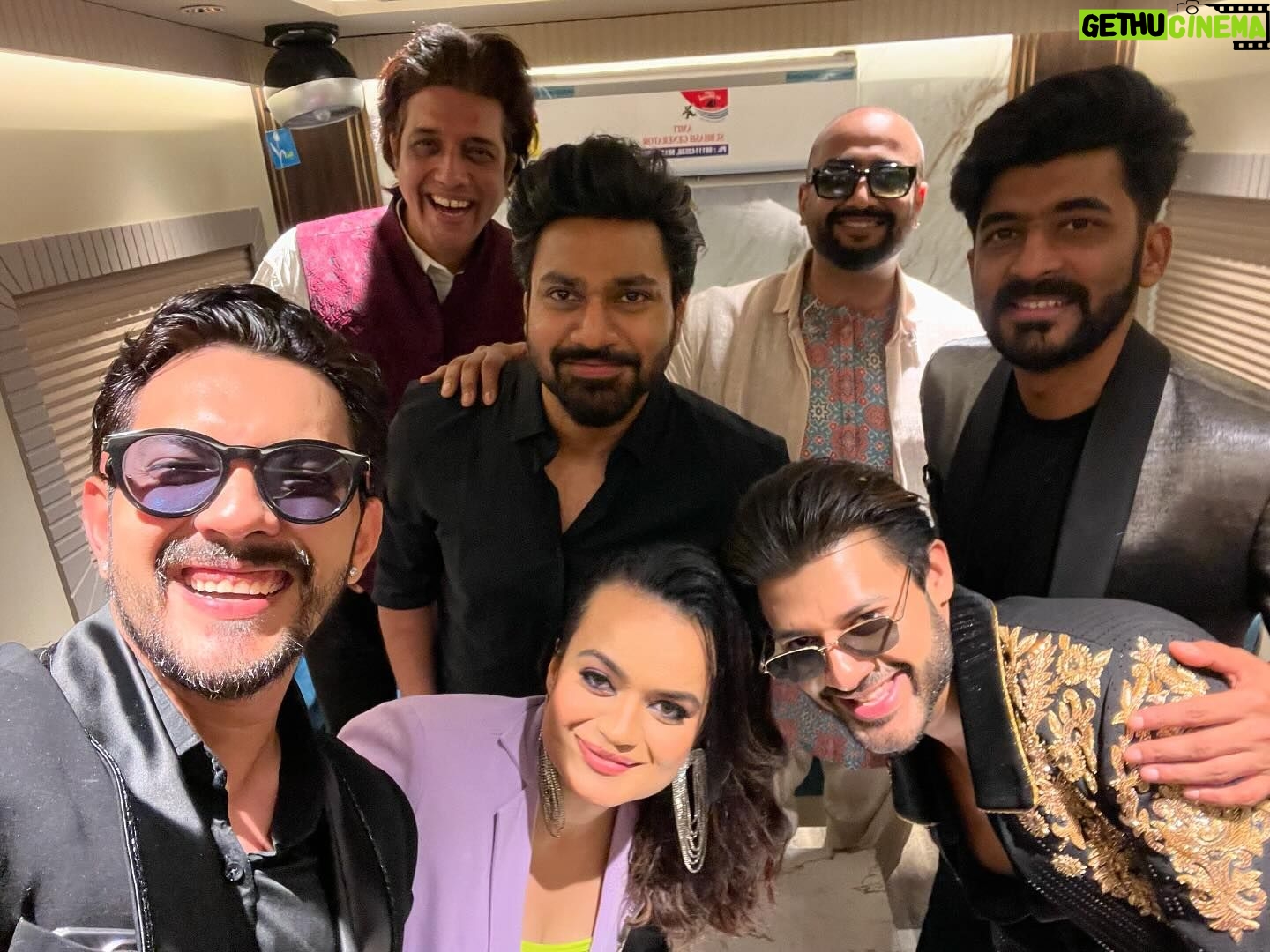 Aditi Singh Sharma - 1.6K Likes - Musically happier together 💜
#MithoonLive