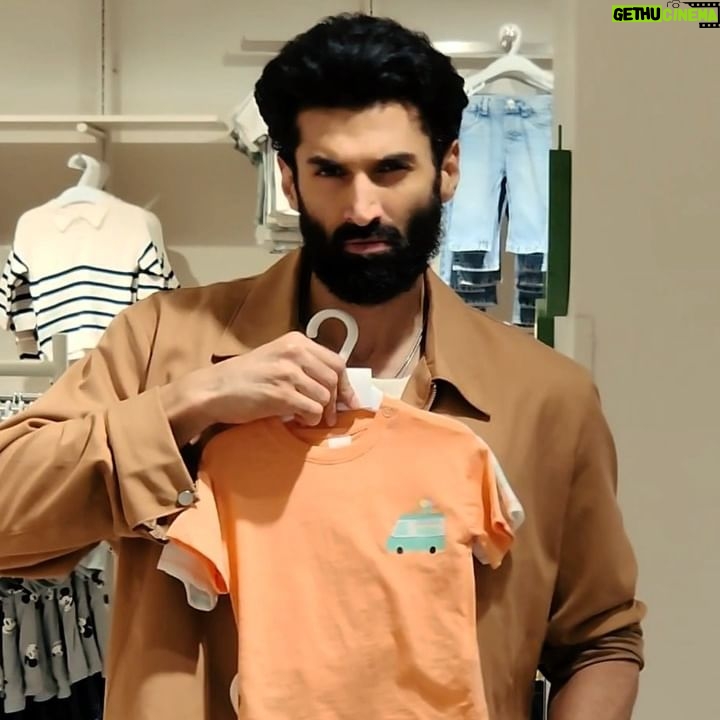 Aditya Roy Kapur - 388.7K Likes - A great time at the launch of the brand new H&M store at KL Victoria, Linking Road.
@hm
#HMIndia
#ad