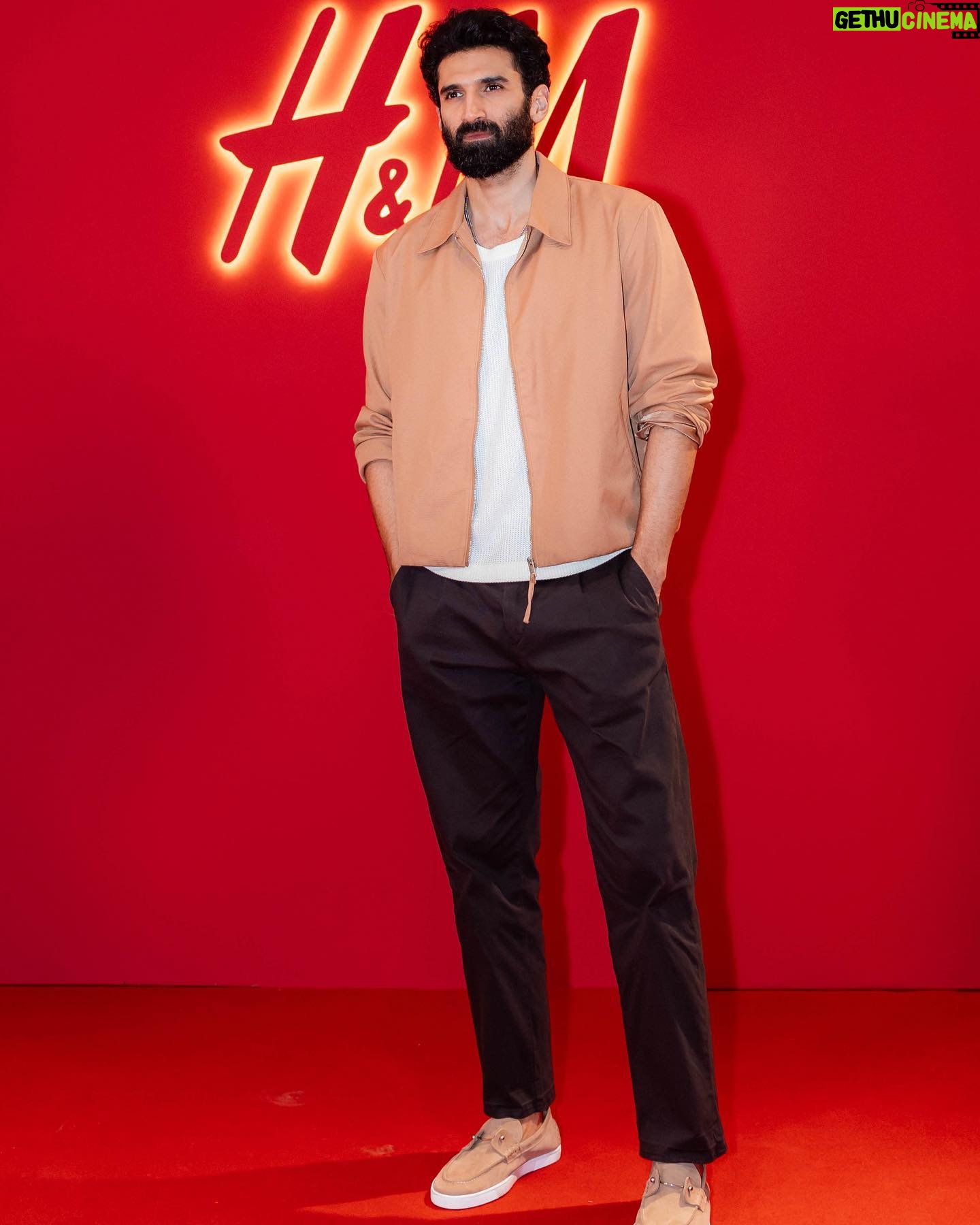 Aditya Roy Kapur - 388.7K Likes - A great time at the launch of the brand new H&M store at KL Victoria, Linking Road.
@hm
#HMIndia
#ad