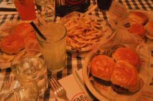 Ado Instagram - KAWAII burgers