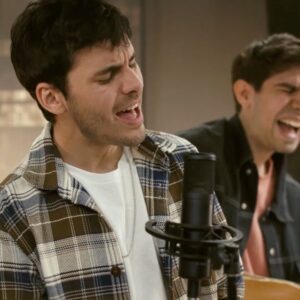 Adrián Expósito Instagram - LO QUE NO PUDE BESARTE feat. @lemotoficial SOLO en YouTube