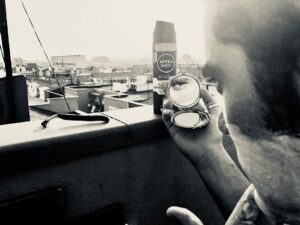 Adrián Salzedo Instagram - Para añadir hay que quitar @nivea_es @niveaformen_  #nivea #conzeta #barba #madrid #verano #summer #calor #pelillosalamar