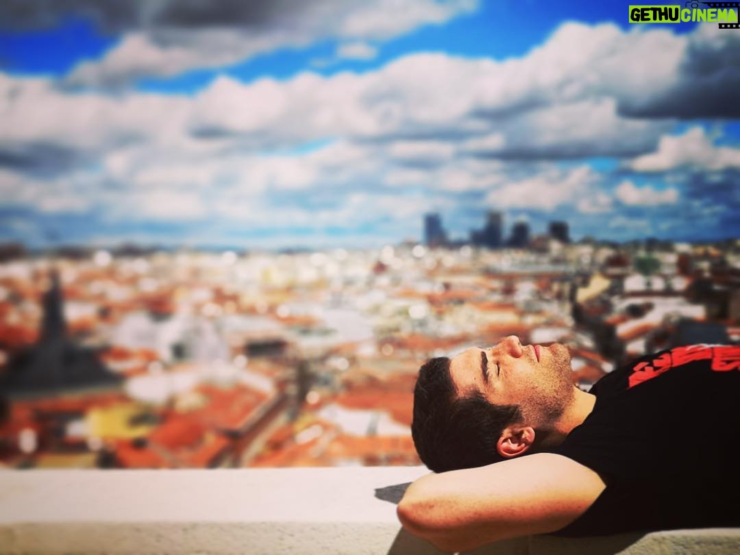 Adrián Salzedo - 1.8K Likes - Si estás cansado, descansa. Pero no te rindas. Si te falta el aire... simplemente respira, inhala... llena tu cuerpo de vida Y exhala al mundo una parte de ti. Sé generoso.
.
.
.
.
#conzeta #madrid #tejados #roofs #color #clouds #breathing #focus #life #wind