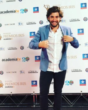Adrián Salzedo Instagram - #premiosiris #premiosiris2017 in love with @olliver_abbott thanks:):) @kyboe @jcamafortcaba @bryantparkcomunicacion @angelostarizsagasta
