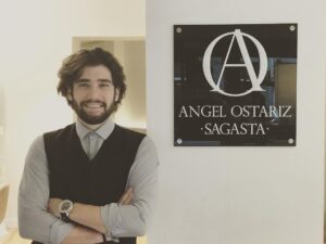 Adrián Salzedo Instagram - Gracias por este cambio de imagen al salón de Angel Ostariz en la calle sagasta 12 @angelostarizsagasta
Estilismo de @bryantparkcomunicacion By @jcamafortcaba ⌚️ @kyboe