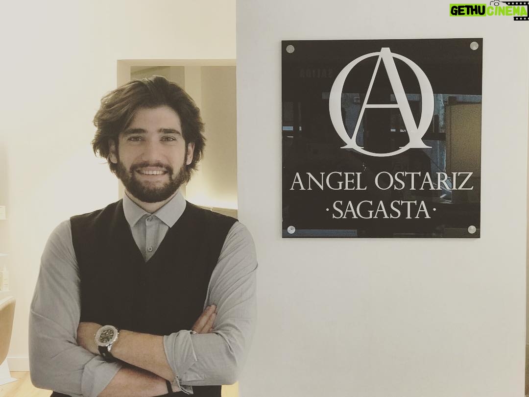 Adrián Salzedo - 1.2K Likes - Gracias por este cambio de imagen al salón de Angel Ostariz en la calle sagasta 12 @angelostarizsagasta
Estilismo de @bryantparkcomunicacion By @jcamafortcaba ⌚️ @kyboe