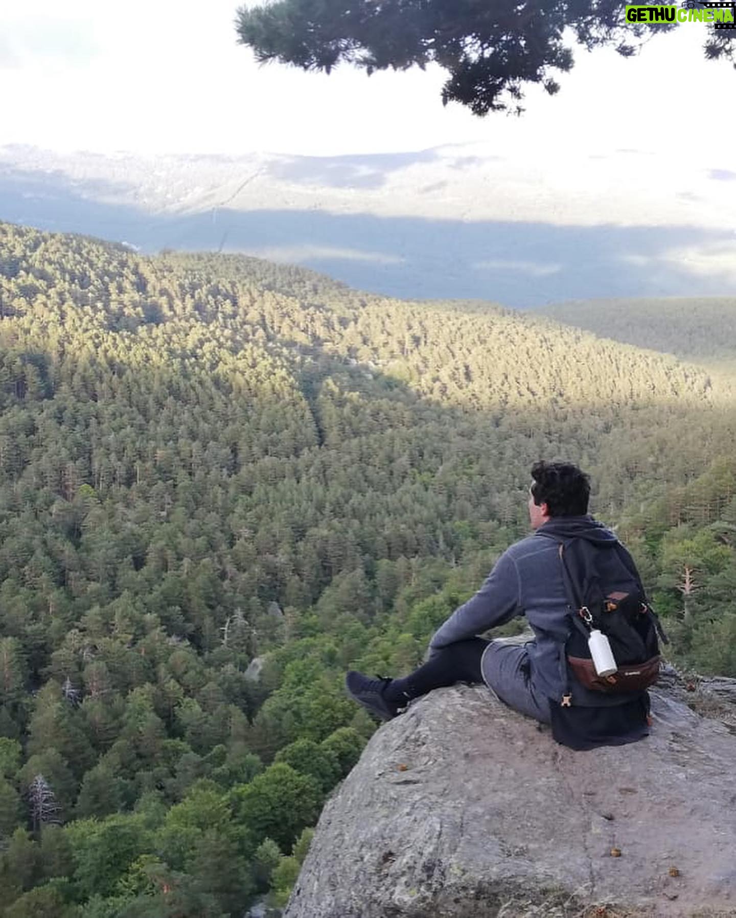 Adrián Salzedo - 1.2K Likes - Asi disfrutamos el día libre...
.
.
.
@eliagalera
@alfonsnieto
#vida #life #lagonegro #lagunanegra #wood #aire #montaña #mountain #trekking #breathing #conzeta #actor