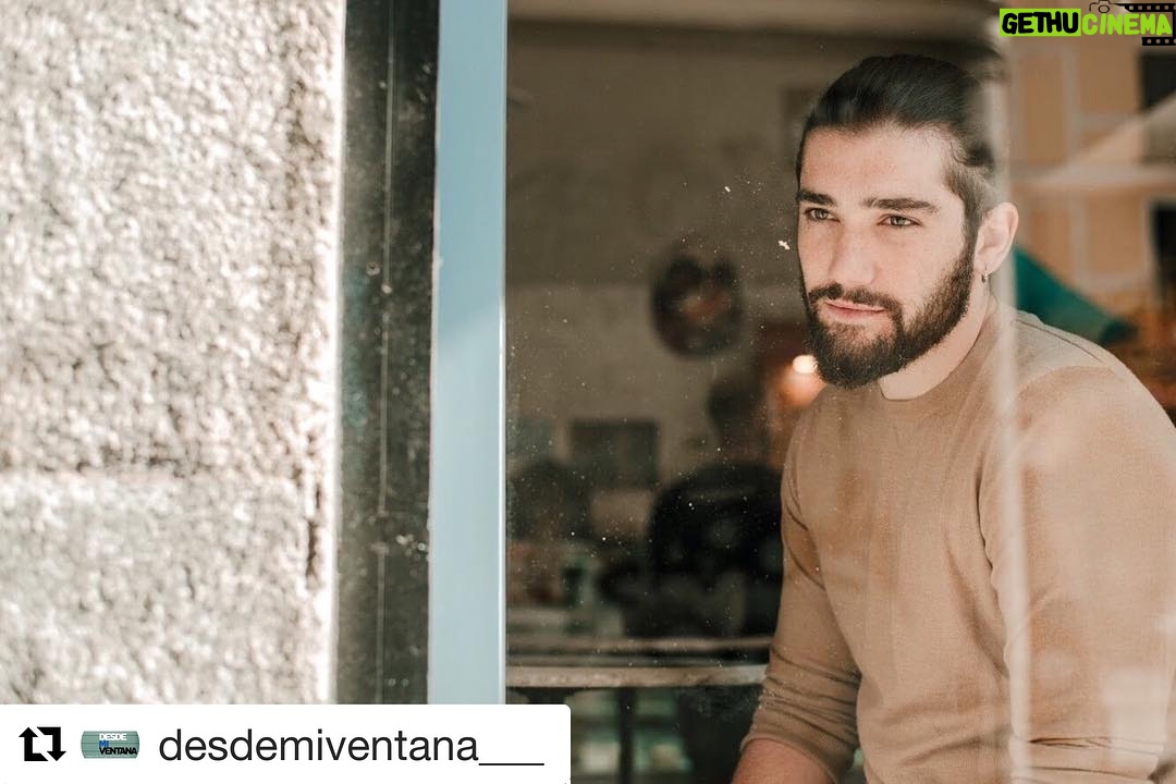 Adrián Salzedo - 1.7K Likes - @desdemiventana___ “No me asomo a la ventana para ver a la chica de ayer, me asomo para afrontar el día de hoy. El “ayer” no existe. TEMPUS FUGIT. ¿Y tú, a qué esperas?”.
📝 @adriansalzedo
.
ADRIÁN SALZEDO • INTÉRPRETE
.
.
📸 @laura_enrech
#desdemiventana #conlosojosdepasekpaul #musicaltheatre #concert