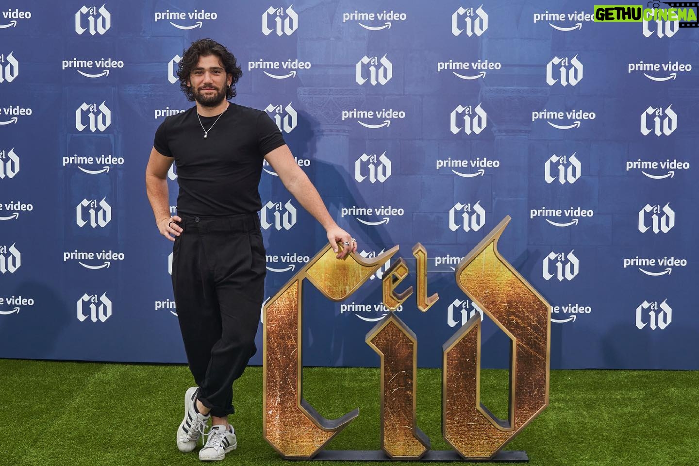 Adrián Salzedo - 1.6K Likes - Por muchas batallas más en familia. Este 15 de julio se estrena la segunda temporada de esta maravilllosa serie. No os la perdais.
Que pena no poder reunirnos todxs, pero sin duda alguna, estáis.❤️🙏🏻
@elcid_laserie
@amazonprimevideo
@primevideoes
@zebra_producciones
.
.
.
.
.
.
.
.
#elcid #elcidlaserie #amazon #amazonprime #alvar #alvarfañez #conzeta #estreno #premiere #zebraproducciones