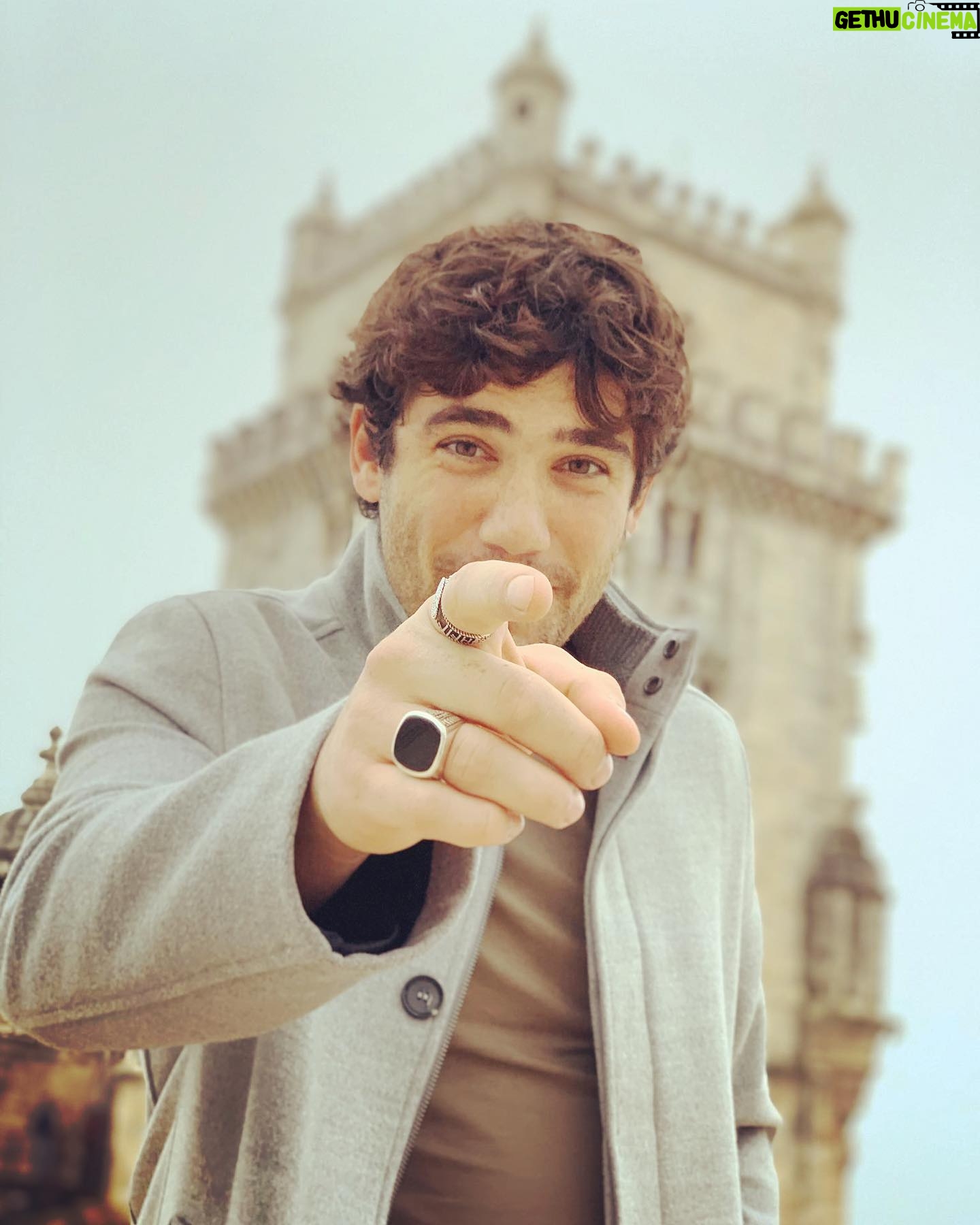 Adrián Salzedo - 2K Likes - . Press the Button!
#postureoespañol #rings #anillos #hairstyle #portugal🇵🇹 #lisbon #lisboa #torredebelem #belemtower #point #finger