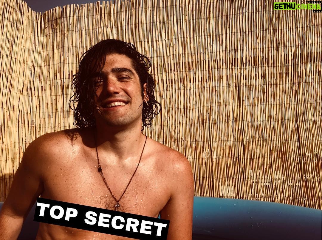 Adrián Salzedo - 1.8K Likes - Top Secret siempre ha sido mi película favorita. #conzeta #summer #minipiscina #melena #wild #life #vida #amor 📸 @teresa_ferrer mi autentico hogar ❤️