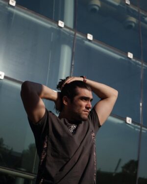 Adrián Salzedo Instagram - I'm gonna take a deep breath
Gonna hold my head up
Gonna put my shoulders back
And look you straight in the eye.

📷 @pascuallaborda 
#sunnyday #pose #sun #colors #window #picoftheday #picture #conzeta #lights #breathing