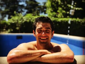 Adrián Salzedo Instagram - Aquí ya huele a verano!
.
.
.
.
.
.
.
 #summer #happy #warm #pool #poolparty #water #estotardalavidaenllenarse #tostado #conzeta #smile #silly