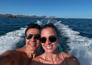 Adrián Uribe Instagram - Gran viaje juntos que ya necesitábamos!😍
Te amo! ❤️