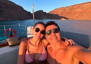 Adrián Uribe Instagram - Gran viaje juntos que ya necesitábamos!😍
Te amo! ❤️