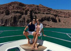 Adrián Uribe Instagram - Gran viaje juntos que ya necesitábamos!😍
Te amo! ❤️