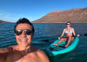 Adrián Uribe Instagram - Gran viaje juntos que ya necesitábamos!😍
Te amo! ❤️