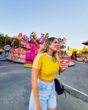 Adriana Torrebejano Instagram - La 1, la 2 o la 3…? 🎢🎡🎠