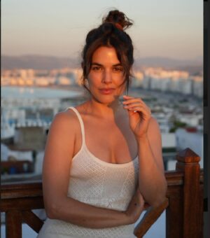 Adriana Ugarte Instagram - Atardeceres que te dejan muda🙏🏻🥹💕

  @lamaisonblanchetanger
📸 @ismabeg