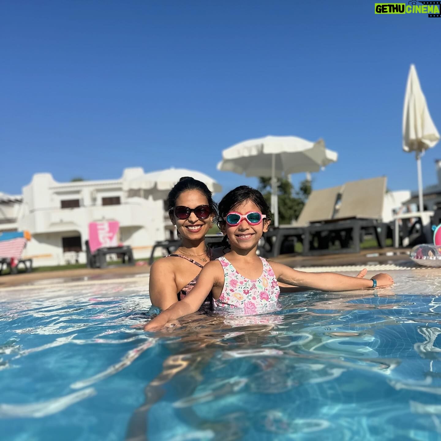 Adriane Garcia - 81 Likes - O tempo bom existe, sim
E ele sorri pra quem quiser viver
O bom momento vai estar
Pra sempre na sua mente
Basta lembrar pra vida ficar diferente.