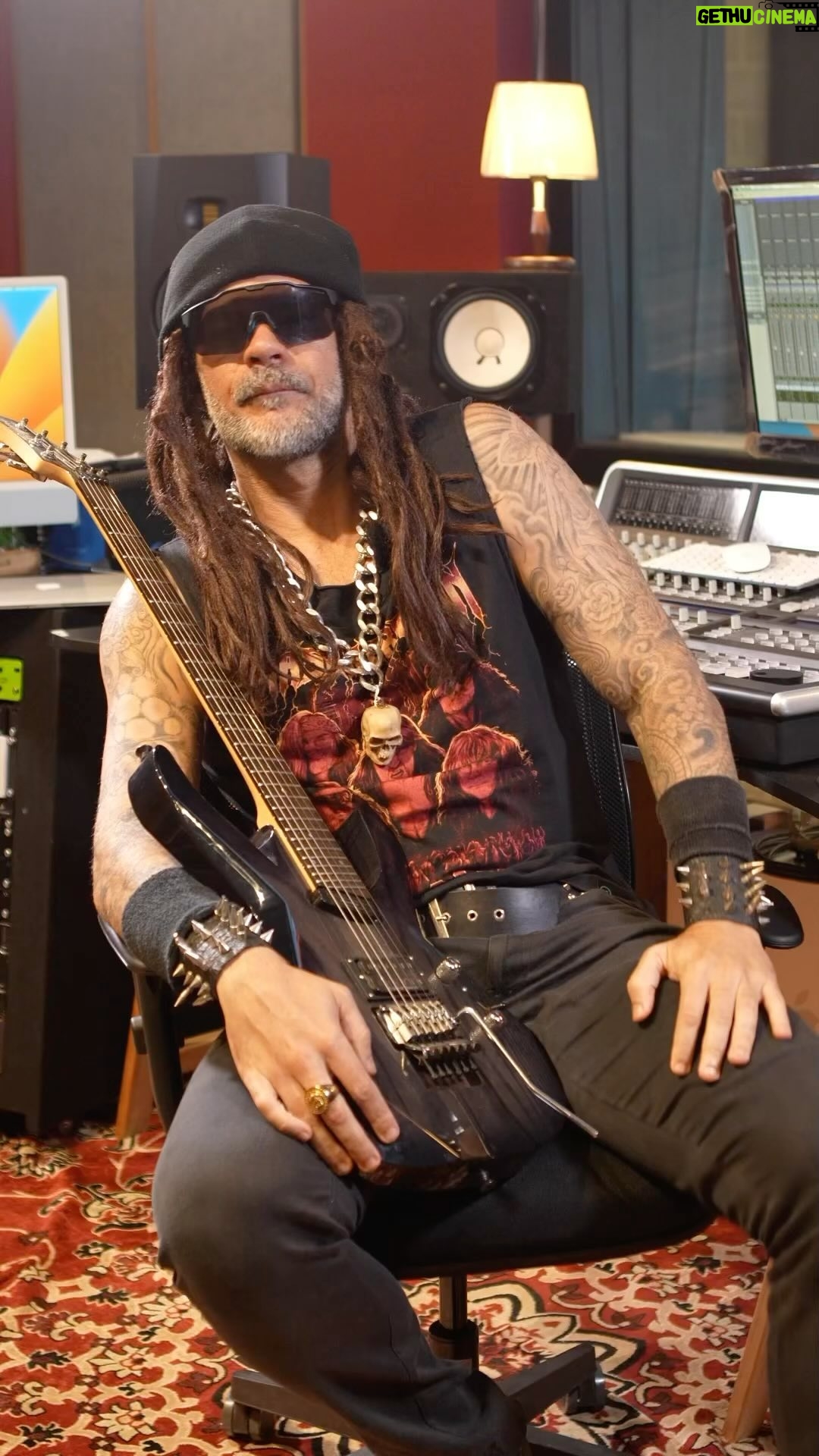 Adriano Pereira - 12.6K Likes - Headmaster fala umas verdades e explica um pouco sobre o novo Ɣlbum do MASSACRATION, que serƔ lanƧado dia 13 de Julho. Salve a data!