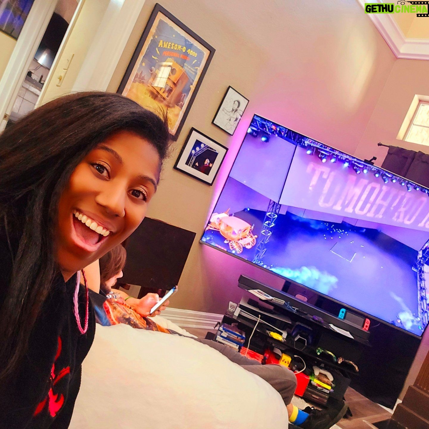 Adrienne Reese - 3K Likes - .@aew
All ready for #AEWAllInLondon ! LFG!!!!
What match are you looking forward to???