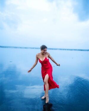 Adrija Addy Roy Instagram - Out of Reach ❣️

#monsoon #beach #love #beachvibes #photooftheday #newpost #insta #instagood #instalike #adrijaroy #instagram .