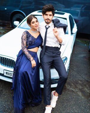 Adrija Addy Roy Instagram - Turning your feed Blue & White 🫶

#PalVeer #Palki #Rajveer #love #kundalibhagya #ParasKalnawat #AdrijaRoy #KB .