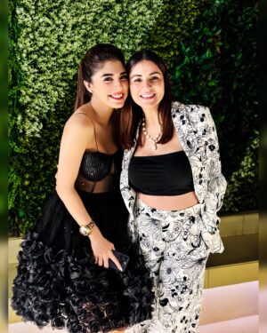 Adrija Addy Roy Instagram - Heartiest congratulations to @balajitelefilmslimited for completing 30 years and wishing you many more ❤️
It’s an honour to be a part of #Balaji & #kundalibhagya 😇🧿
Thank you @ektarkapoor Maam for being an amazing host 🫶
We really enjoyed a lot ✨

#allaboutlastnight #balajitelefilms #EktaKapoor #successparty #team #kundalibhagya #adrijaroy #kb