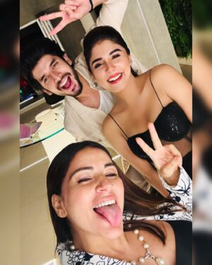 Adrija Addy Roy Instagram - Heartiest congratulations to @balajitelefilmslimited for completing 30 years and wishing you many more ❤️
It’s an honour to be a part of #Balaji & #kundalibhagya 😇🧿
Thank you @ektarkapoor Maam for being an amazing host 🫶
We really enjoyed a lot ✨

#allaboutlastnight #balajitelefilms #EktaKapoor #successparty #team #kundalibhagya #adrijaroy #kb