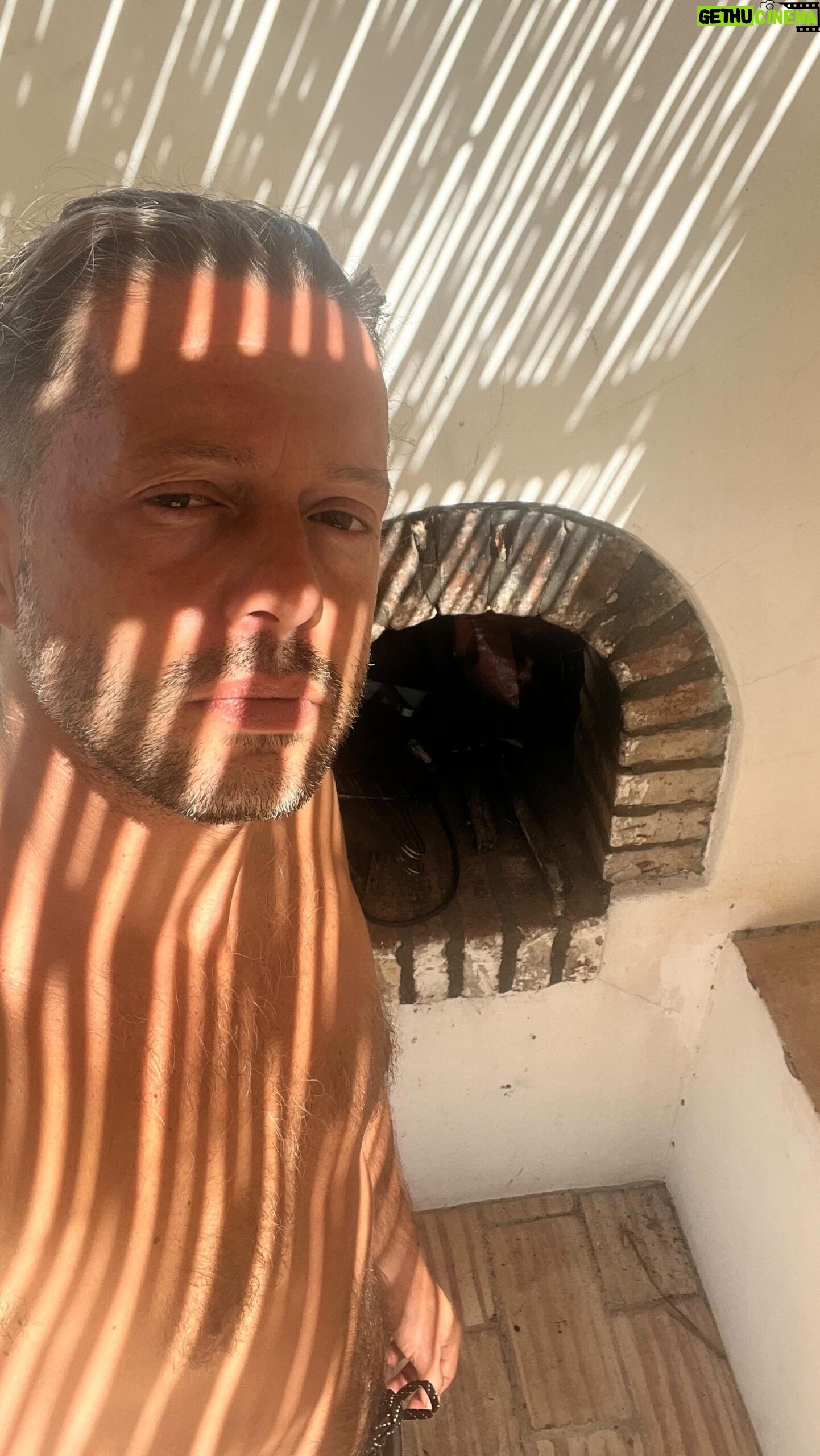 Afonso Pimentel - 1.7K Likes - Acabou-se o sol na grelha.