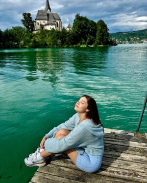 Afra Saraçoğlu Instagram - I did the greatest favor to my soul, body and mental health by coming here…💙🧿